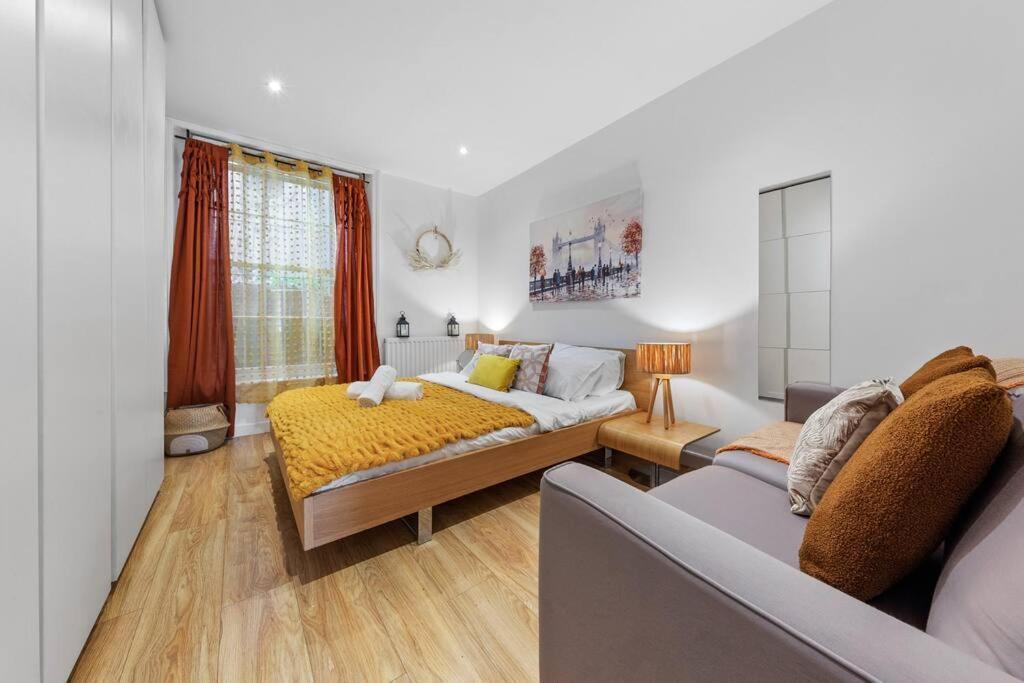3 Bedroom Flat In Haymarket London Sleeps 14 Hy1 Экстерьер фото