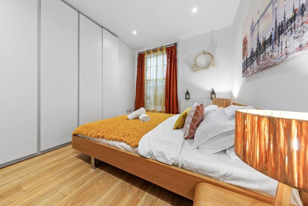 3 Bedroom Flat In Haymarket London Sleeps 14 Hy1 Экстерьер фото