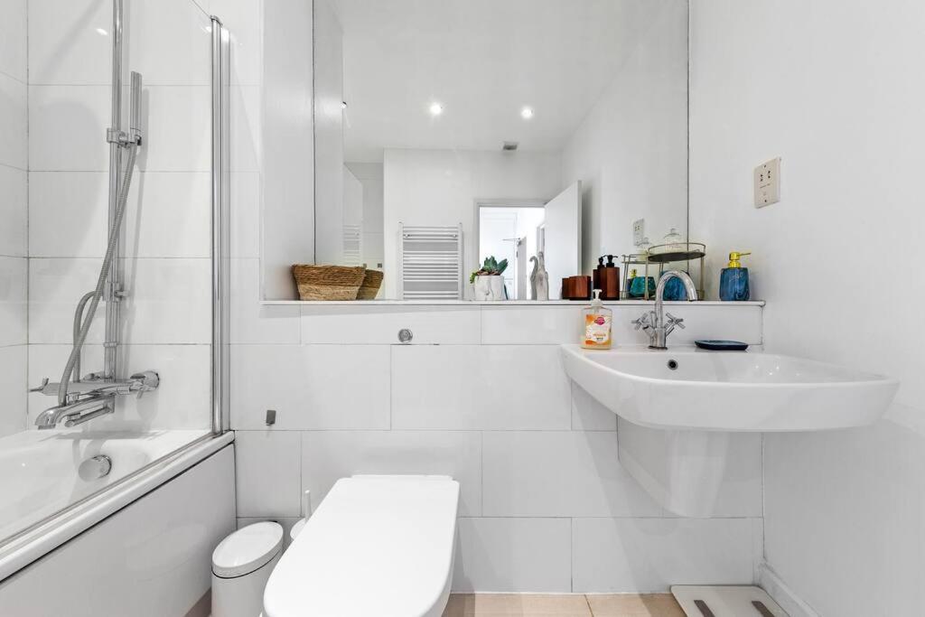 3 Bedroom Flat In Haymarket London Sleeps 14 Hy1 Экстерьер фото